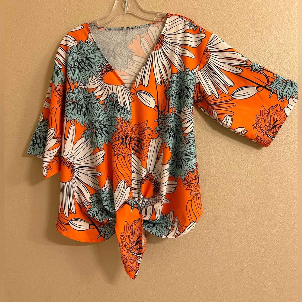 77. Ladies Floral Printed V-Neck and Half Sleeve Blouse.Size:S
